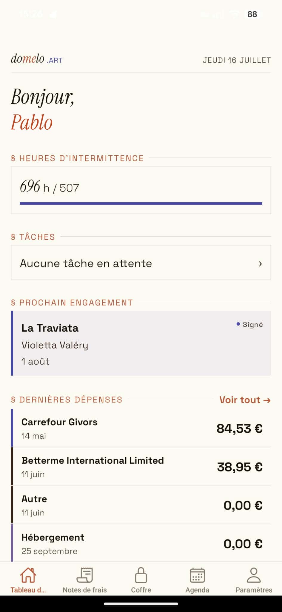 L'application domelo sur téléphone : le compteur d'heures d'intermittence, le prochain engagement et les dernières dépenses